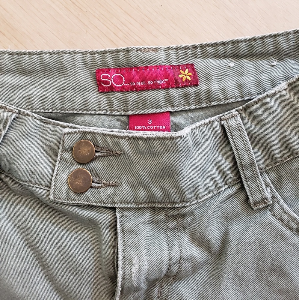 Shorts - Picture 3 of 3
